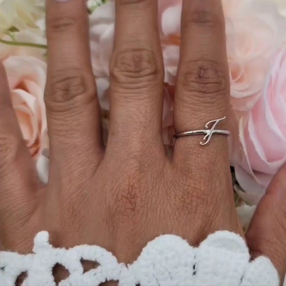 ♥️ DAINTY INITIAL STERLING SILVER RING - Picture 16 of 16